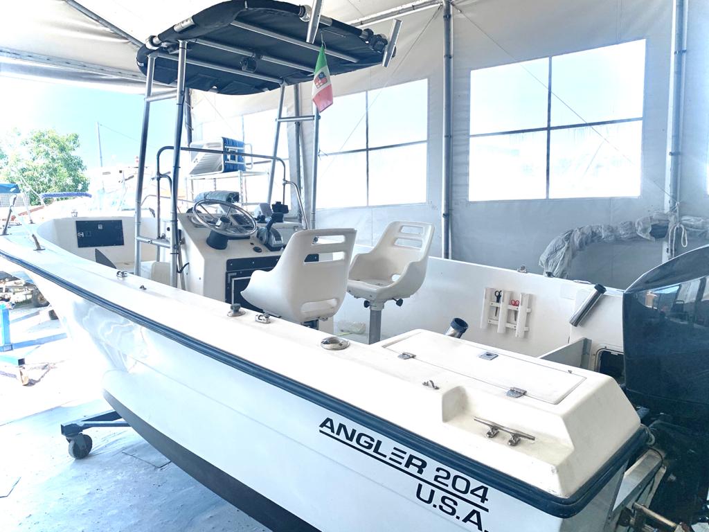 <<< VENDUTA >>> ANGLER 204 USA + 175HP MERCURY + 8HP EVINRUDE<br><a href=dettaglio.aspx?Id=295 >VAI ALLA SCHEDA</a>